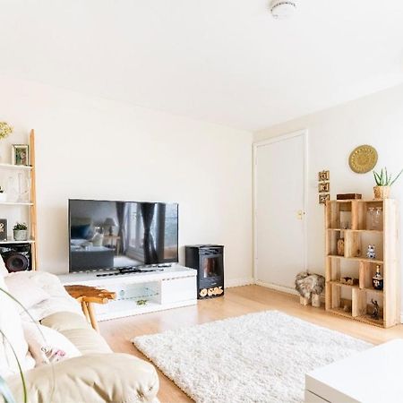 Cosy Room Near The City Centre With Free Parking Bath Bagian luar foto