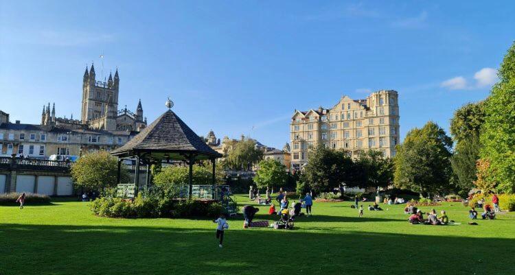 Cosy Room Near The City Centre With Free Parking Bath Bagian luar foto