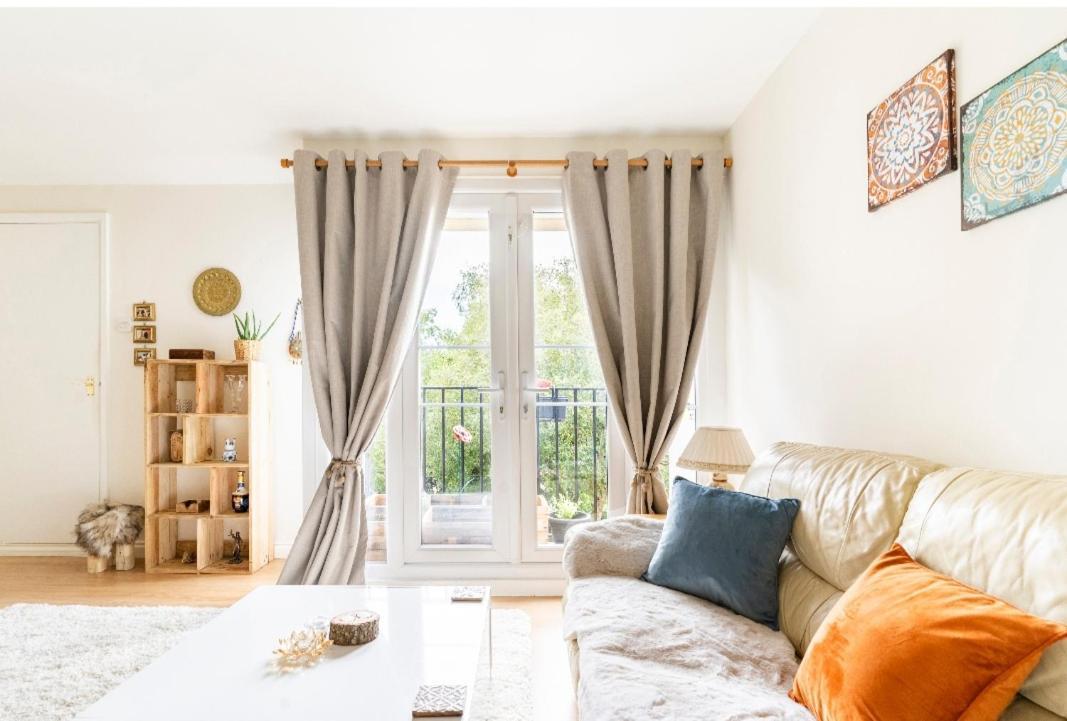 Cosy Room Near The City Centre With Free Parking Bath Bagian luar foto