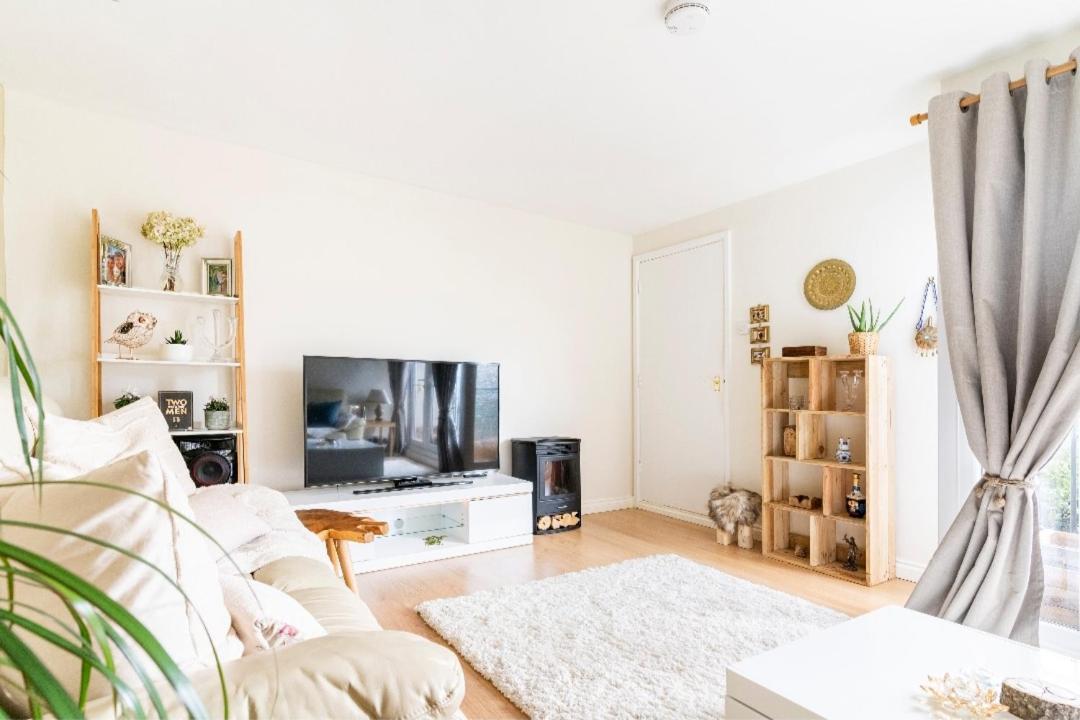 Cosy Room Near The City Centre With Free Parking Bath Bagian luar foto